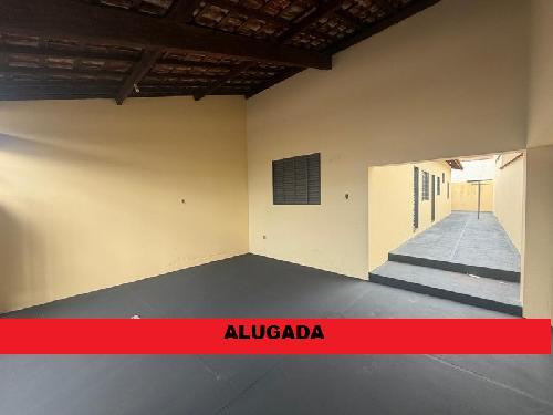 ALUGO CASA